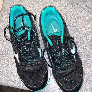 Mizuno Wave Inspire 12 women’s 7 sneakers